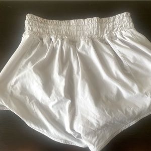 LULULEMON WHITE HOTTY HOTS SIZE 2